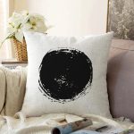 - Sonil-K-7667-Gorsel1 - Realhomes  Beyaz Zemin Üzerinde Siyah Renkli Geometrik Çizim Modern Raşel Kadife Yastık Kırlent Kılıfı Realhomes