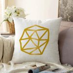 Beyaz Zemin Üzerinde Gold Detaylı Geometrik Çizim Modern Raşel Kadife Yastık Kırlent Kılıfı Realhomes