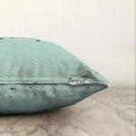 - Sonil-K-7690-Gorsel3 - Realhomes Pastel Zeminli Geometrik Çizimli Dijital Baskılı Modern Raşel Kadife Yastık Kırlent Kılıfı Realhomes