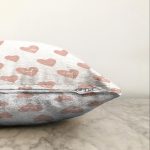 - Sonil-K-7693-Gorsel3 - Realhomes Renkli Zeminli Sevimli Kalp Desenli Dijital Baskılı Modern Raşel Kadife Yastık Kırlent Kılıfı Realhomes