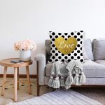 - Sonil-K-7695-Gorsel2 - Realhomes  Beyaz Zemin Üzerinde Puantiyeli Gold Detaylı Love Yazılı Raşel Kadife Yastık Kırlent Kılıfı Realhomes