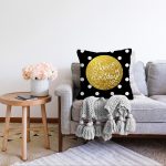 - Sonil-K-7697-Gorsel2 - Realhomes  Siyah Zemin Üzerinde Gold Detaylı Sweet Holiday Yazılı Raşel Kadife Yastık Kırlent Kılıfı Realhomes