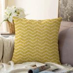 - Sonil-K-7703-Gorsel1 - Realhomes  Gold Zeminli Beyaz Geometrik Çizimli Dijital Baskılı Modern Raşel Kadife Yastık Kırlent Kılıfı Realhomes