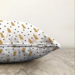 Beyaz Zemin Üzerinde Gold Detayli Çamağacı Desenli Modern Raşel Kadife Yastık Kırlent Kılıfı Realhomes