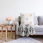 Beyaz Zeminli Gold Detaylı Kartanesi Dijital Baskılı Modern Raşel Kadife Yastık Kırlent Kılıfı Realhomes