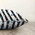 - Sonil-K-7735-Gorsel3 - Realhomes  Beyaz Zemin Üzerinde Geometrik Çizimli Renkli Puantiyeli Raşel Kadife Yastık Kırlent Kılıfı Realhomes