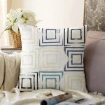 - Sonil-K-7746-Gorsel1 - Realhomes  Beyaz Zemin Üzerinde Renkli Geometrik Şekilli Dijital Baskılı Modern Raşel Kadife Yastık Kılıfı Realhomes