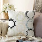 Beyaz Zemin Üzerinde Renkli Geometrik Şekilli Dijital Baskılı Modern Raşel Kadife Yastık Kılıfı Realhomes