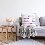 - Sonil-K-7755-Gorsel2 - Realhomes Beyaz Zemin Üzerinde Soyut Renkli Çizgili Raşel Kadife Yastık Kırlent Kılıfı Realhomes