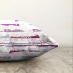 - Sonil-K-7755-Gorsel3 - Realhomes Beyaz Zemin Üzerinde Soyut Renkli Çizgili Raşel Kadife Yastık Kırlent Kılıfı Realhomes