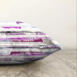 - Sonil-K-7758-Gorsel3 - Realhomes  Beyaz Zemin Üzerinde Renkli Çizgili Dijital Baskılı Modern Raşel Kadife Yastık Kırlent Kılıfı Realhomes