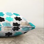 - Sonil-K-7761-Gorsel3 - Realhomes  Beyaz Zemin Üzerinde Renkli Desenli Dijital Baskılı Modern Raşel Kadife Yastık Kırlent Kılıfı Realhomes