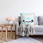 Beyaz Zeminli Renkli Zigzag Desenli Dijital Baskılı Modern Raşel Kadife Yastık Kırlent Kılıfı Realhomes