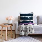 - Sonil-K-7766-Gorsel2 - Realhomes  Siyah Zemin Üzerinde Modern Çizgili Dijital Baskılı Modern Raşel Kadife Yastık Kırlent Kılıfı Realhomes