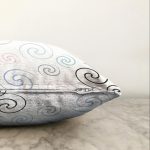 - Sonil-K-7774-Gorsel3 - Realhomes  Beyaz Zemin Üzerinde Renkli Desenli Dijital Baskılı Modern Raşel Kadife Yastık Kırlent Kılıfı Realhomes