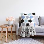 - Sonil-K-7775-Gorsel2 - Realhomes  Beyaz Zemin Üzerinde Rengarenk Modern Çiçek Desenli Modern Raşel Kadife Yastık Kırlent Kılıfı Realhomes