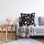 Siyah Zemin Üzerinde Renkli Modern Geometrik Desenli Raşel Kadife Yastık Kırlent Kılıfı Realhomes
