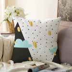 - Sonil-K-7780-Gorsel1 - Realhomes Beyaz Zemin Üzerinde Gold Detaylı Modern Manzara Desenli Raşel Kadife Yastık Kırlent Kılıfı Realhomes