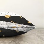 - Sonil-K-7783-Gorsel3 - Realhomes  Beyaz Zemin Üzerinde Gold Detaylı Siyah Puantiye Desenli Raşel Kadife Yastık Kırlent Kılıfı Realhomes