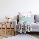 - Sonil-K-7784-Gorsel2 - Realhomes  Beyaz Zemin Üzerinde Gold Detaylı Renkli Puantiye Desenli Raşel Kadife Yastık Kırlent Kılıfı Realhomes