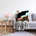 Renkli Zemin Üzerinde Gold Detaylı Modern Desenli Modern Raşel Kadife Yastık Kırlent Kılıfı Realhomes