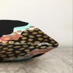 Renkli Zemin Üzerinde Gold Detaylı Modern Desenli Modern Raşel Kadife Yastık Kırlent Kılıfı Realhomes