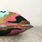 - Sonil-K-7788-Gorsel3 - Realhomes  Renkli Zemin Üzerinde Gold Detaylı Modern Desenli Modern Raşel Kadife Yastık Kırlent Kılıfı Realhomes