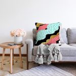 Renkli Zemin Üzerinde Gold Detaylı Modern Desenli Modern Raşel Kadife Yastık Kırlent Kılıfı Realhomes