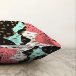 Renkli Zemin Üzerinde Gold Detaylı Modern Desenli Modern Raşel Kadife Yastık Kırlent Kılıfı Realhomes