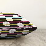 Siyah Zemin Üzerinde Modern Çizgili Beyaz Puantiyeli Raşel Kadife Yastık Kırlent Kılıfı Realhomes