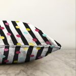 - Sonil-K-7799-Gorsel3 - Realhomes Beyaz Zemin Üzerinde Modern Siyah Çizgili Renkli Puantiyeli Raşel Kadife Yastık Kırlent Kılıfı Realhomes