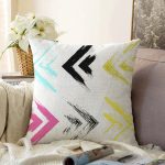 Beyaz Zemin Üzerinde Renkli Geometrik Desenli Dijital Baskılı Modern Raşel Kadife Yastık Kılıfı Realhomes