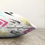 Beyaz Zemin Üzerinde Renkli Geometrik Desenli Dijital Baskılı Modern Raşel Kadife Yastık Kılıfı Realhomes