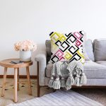 Beyaz Zemin Üzerinde Renkli Modern Geometrik Desenli Raşel Kadife Yastık Kırlent Kılıfı Realhomes