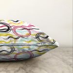 - Sonil-K-7807-Gorsel3 - Realhomes  Beyaz Zemin Üzerinde Renkli Zigzag Desenli Geometrik Desenli Raşel Kadife Yastık Kırlent Kılıfı Realhomes