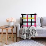 - Sonil-K-7809-Gorsel2 - Realhomes Beyaz Zemin Üzerinde Modern Renkli Çizgili Puantiye Desenli Raşel Kadife Yastık Kırlent Kılıfı Realhomes