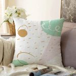 Beyaz Zemin Üzerinde Renkli Soyut Desenli Raşel Kadife Yastık Kırlent Kılıfı Realhomes