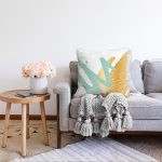 - Sonil-K-7820-Gorsel2 - Realhomes  Beyaz Zeminli Renkli Modern Desenli Dijital Baskılı Modern Raşel Kadife Yastık Kırlent Kılıfı Realhomes