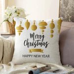 - Sonil-K-7823-Gorsel1 - Realhomes  Beyaz Zemin Üzerinde Gold Detaylı Merry Christmas Yazılı Raşel Kadife Yastık Kırlent Kılıfı Realhomes