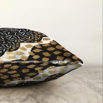 Renkli Zemin Üzerinde Gold Detaylı Modern Desenli Modern Raşel Kadife Yastık Kırlent Kılıfı Realhomes