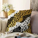 - Sonil-K-7826-Gorsel1 - Realhomes  Beyaz Zemin Üzerinde Gold Detaylı Modern Desenli Modern Raşel Kadife Yastık Kırlent Kılıfı Realhomes