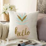 - Sonil-K-7832-Gorsel1 - Realhomes  Renkli Zemin Üzerinde Gold Detaylı Hello Yazılı Modern Raşel Kadife Yastık Kırlent Kılıfı Realhomes