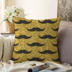 - Sonil-K-7837-Gorsel1 - Realhomes  Gold Zemin Üzerinde Modern Desenli Dijital Baskılı Modern Raşel Kadife Yastık Kırlent Kılıfı Realhomes
