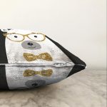 Siyah Zemin Üzerinde Gold Detaylı Sevimli Ayıcık Modern Raşel Kadife Yastık Kırlent Kılıfı Realhomes