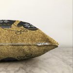 - Sonil-K-7840-Gorsel3 - Realhomes  Gold Zemin Üzerinde Modern Desen İşlemeli Eldiven Modern Raşel Kadife Yastık Kırlent Kılıfı Realhomes