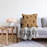 - Sonil-K-7854-Gorsel2 - Realhomes  Renkli Zeminli Modern Çorap Desenli Dijital Baskılı Modern Raşel Kadife Yastık Kırlent Kılıfı Realhomes