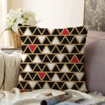 - Sonil-K-7855-Gorsel1 - Realhomes  Siyah Zemin Üzerinde Gold Renkli Geometrik Desenli Modern Raşel Kadife Yastık Kırlent Kılıfı Realhomes