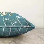 - Sonil-K-7858-Gorsel3 - Realhomes Renkli Zemin Üzerinde Yılbaşı Temalı Dijital Baskılı Modern Raşel Kadife Yastık Kırlent Kılıfı Realhomes