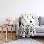 - Sonil-K-7864-Gorsel2 - Realhomes  Beyaz Zemin Üzerinde Modern Geyik Desenli Raşel Kadife Yastık Kırlent Kılıfı Realhomes