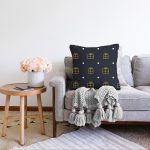 - Sonil-K-7873-Gorsel2 - Realhomes  Renkli Zemin Üzerinde Gold Renkli Hediye Paketi Desenli Raşel Kadife Yastık Kırlent Kılıfı Realhomes